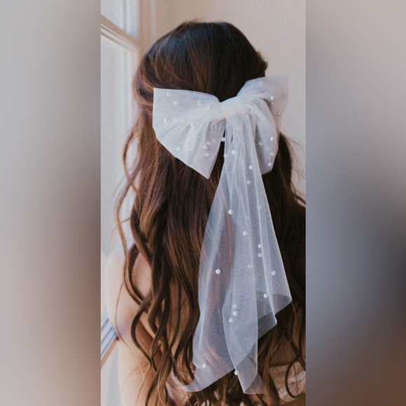 Penelope Pearl Bow - Picture 3 of 3